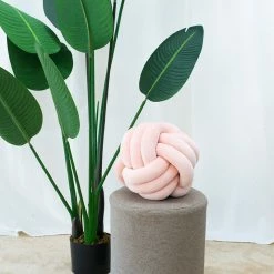 Milliotandco Knot 22cm Cushion (Pink)