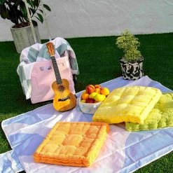 Milliotandco The Home Edit Poppy Printed Picnic Mat (Sky Blue)