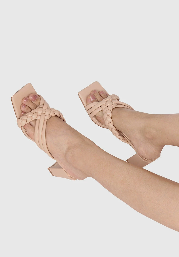 Milliotandco Disney Rapunzel Best Day Ever Braided Strap Heels Open Toe Heels (Nude)