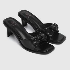 Milliotandco Disney Snow White Fairest Of'Em All Bow Heels Open Toe Heels (Black)