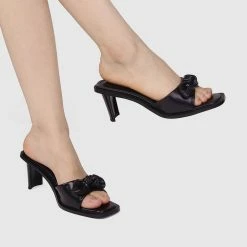 Milliotandco Disney Snow White Fairest Of'Em All Bow Heels Open Toe Heels (Black)