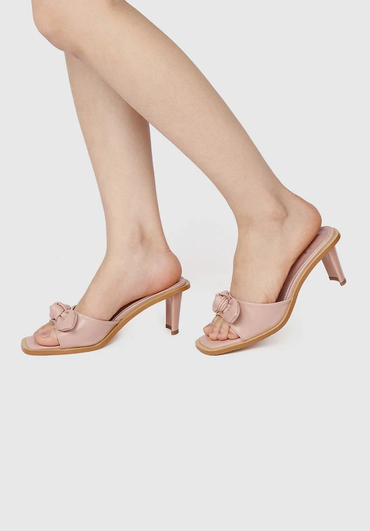 Milliotandco Disney Snow White Fairest Of 'Em All Bow Heels Open Toe Heels (Nude)