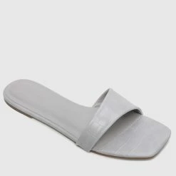 Milliotandco Shoes Jordan Open Toe Flat Sandals (Sky Blue)