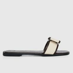 Milliot & Co Shoes Disney Minnie Be Free Open Toe Sandals & Flip Flops (Brown)