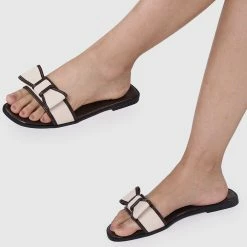 Milliot & Co Shoes Disney Minnie Be Free Open Toe Sandals & Flip Flops (Brown)