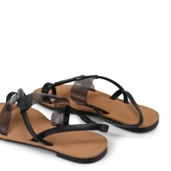 Milliotandco Dainty Toe Ring Flat Sandals (Black) Shoes